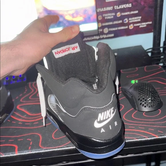 Jordan Black and White Men's Sneakers - Picture 3 of 4